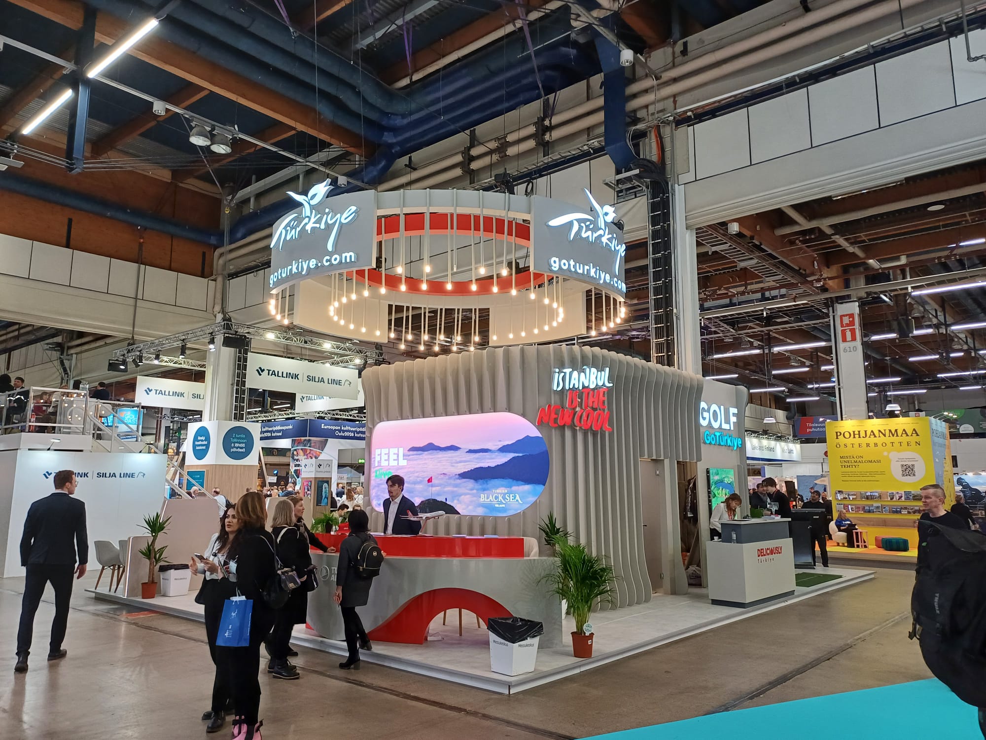 Boost Your Trade Show Presence with LED Screens for Trade Shows